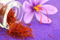 Gia vị làm từ nhụy hoa nghệ tây được gọi là Saffron