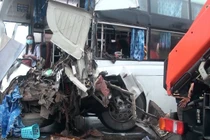 Hiện trường thảm khốc của vụ tai nạn.