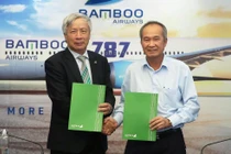 Ông Dương Công Minh (phải) và Chủ tịch HĐQT Bamboo Airways Nguyễn Ngọc Trọng