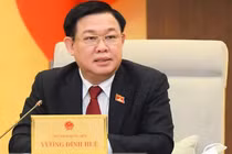 Chủ tịch Quốc hội Vương Đình Huệ cảnh báo tình trạng sốt đất, chứng khoán tăng nóng khi thảo luận về gói kích thích kinh tế