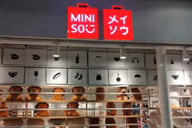 Từ chuyện Miniso bị tẩy chay ở "sân nhà" Trung Quốc, nhìn lại cách Miniso vào Việt Nam