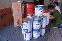 Một phần số sữa giả bị cơ quan chức năng phát hiện, thu giữ