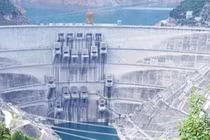 Đập thuỷ điện Tiểu Loan của Trung Quốc có tổng dung tích 15 tỷ m3. Ảnh: Việt Anh.