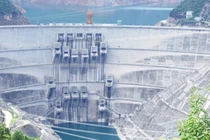 Đập thuỷ điện Tiểu Loan của Trung Quốc có tổng dung tích 15 tỷ m3. Ảnh: Việt Anh.