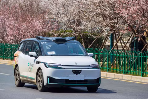Một chiếc robotaxi của nền tảng gọi xe tự lái Apollo Go thuộc Baidu. Ảnh: Nikkei Asia.