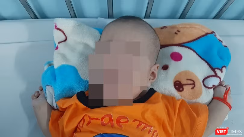 Bé trai 3 tháng tuổi bị tràn dịch phổi, nguy kịch tính mạng