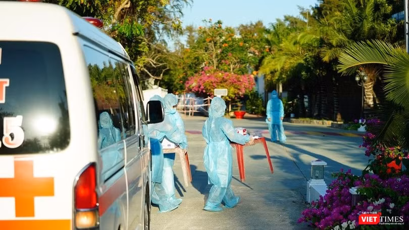 Hàng nghìn người tại TP.HCM hoàn thành thời gian cách ly tập trung, được trở về nhà. Ảnh: Phạm Nguyễn