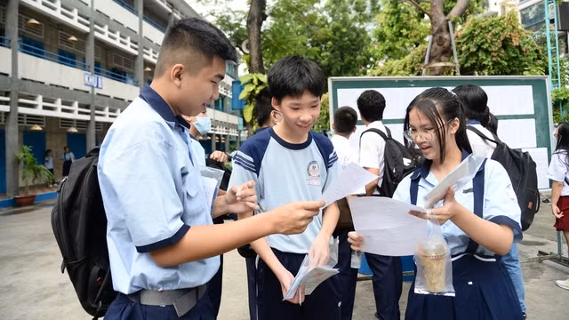 Các thí sinh ở TP.HCM trong kỳ thi tuyển sinh vào lớp 10. Ảnh: Tuổi trẻ