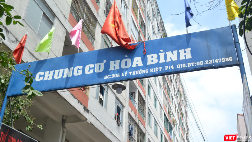 Chưa ghi nhận có sự lây lan COVID-19 ở chung cư Hòa Bình. Ảnh: N.T