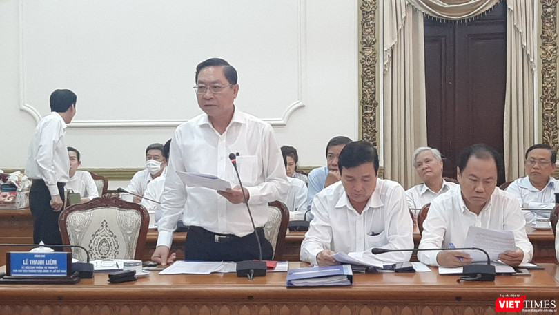 Ông Nguyễn Tấn Bỉnh – Giám đốc Sở Y tế TP.HCM thông tin thành phố sẽ phát 5 triệu tờ rơi khuyến cáo phòng chống dịch bệnh viêm đường hô hấp cấp do virus Corona. Ảnh: Nguyễn Trăm