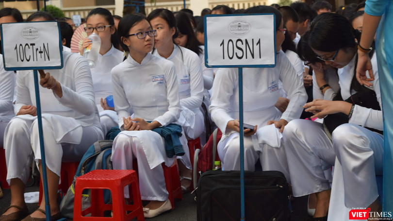 Học sinh trường THPT chuyên Lê Hồng Phong. Ảnh: Hòa Bình