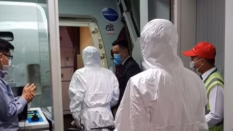 Xử lý, kiểm tra y tế các hành khách trên tàu Westerdam. Ảnh: CDC