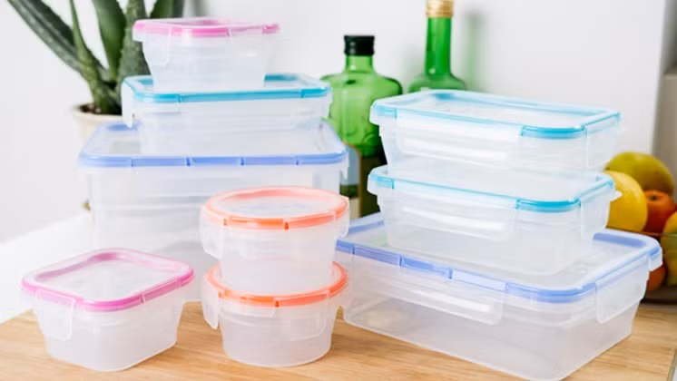 Các hộp nhựa dùng để đựng thực phẩm, thức ăn. Ảnh: Internet