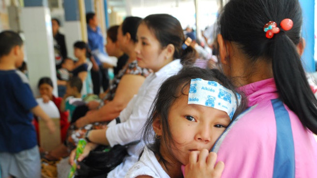 Nắng nóng khiến nhiều trẻ em bị bệnh. Ảnh minh họa