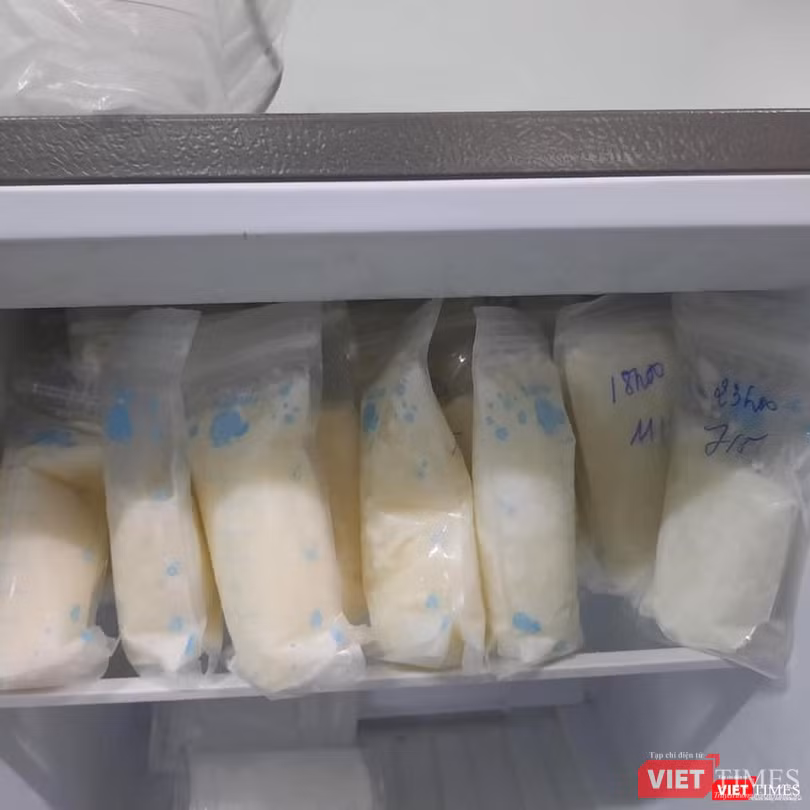 Nhiều mẹ bỉm sữa đã liên hệ BV tặng sữa cho em bé mắc COVID-19. Ảnh: NVCC