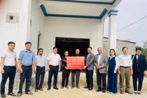 Hỗ trợ xây dựng hai mái nhà ấm áp cho hộ nghèo đón Tết từ tấm lòng VietTimes