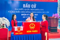 Cử tri lựa chọn đại biểu mình tin tưởng.