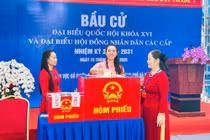 Cử tri lựa chọn đại biểu mình tin tưởng.