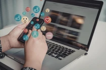 Mạng xã hội đã trở thành một phần cấu thành đời sống xã hội hiện đại. Ảnh minh họa