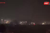 Pháo hoa rực rỡ đón Tết Bính Ngọ 2026 tại vùng quê, chào kỷ nguyên mới