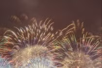 Pháo hoa nghệ thuật rực sáng bầu trời thủ đô