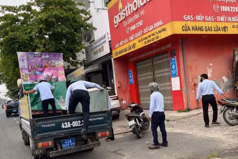 Lực lượng chức năng TP Đà Nẵng bắt đầu thực hiện công tác đảm bảo trật tự vỉa hè, vệ sinh môi trường và mỹ quan đô thị.