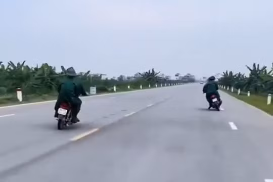 Đánh võng giữa đường, 2 thanh niên 19 tuổi lĩnh loạt lỗi nặng