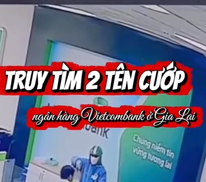 Cầm vật giống súng uy hiếp, 2 tên cướp lấy nhiều cọc tiền ở ngân hàng Vietcombank