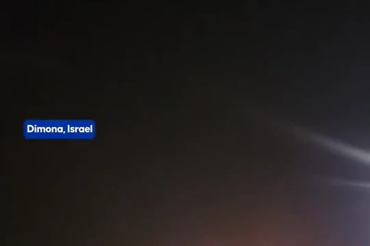 Tên lửa Iran làm rung chuyển TP của Israel, nhiều tòa nhà tan hoang sau đòn đáp trả