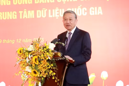 Tổng bí thư Tô Lâm tới thăm và làm việc tại Trung tâm dữ liệu quốc gia.