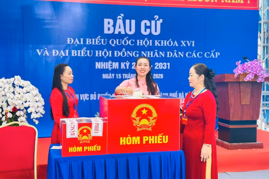 Cử tri lựa chọn đại biểu mình tin tưởng.