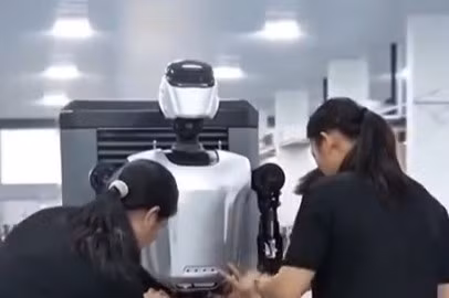 Đột nhập nhà máy 30 phút xuất xưởng một robot tại Trung Quốc