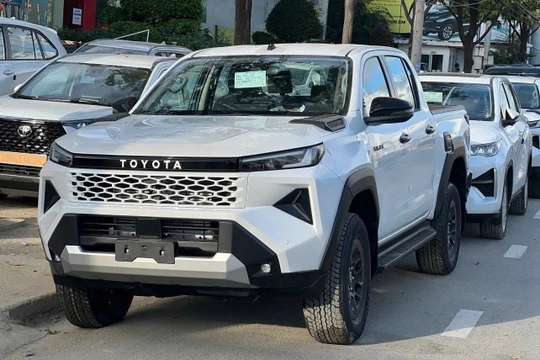 Toyota Hilux thế hệ mới đã có mặt tại đại lý, chuẩn bị cho thời điểm ra mắt. Ảnh: N.T.