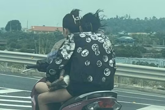 Xử phạt 2 thiếu nữ “đầu trần” làm điều liều lĩnh trên cao tốc