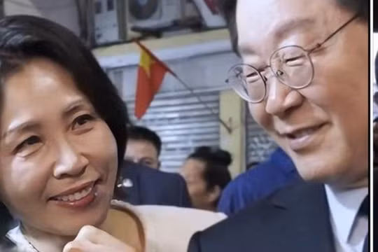 Tổng thống Hàn Quốc đăng video thưởng thức sầu riêng tại Hà Nội gây sốt mạng