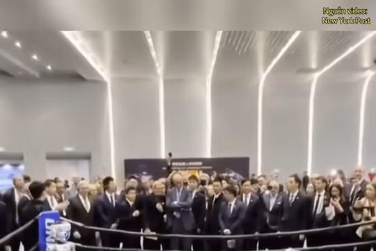 Trung Quốc phô diễn kỹ năng ấn tượng của Robot AI trước Thủ tướng Đức