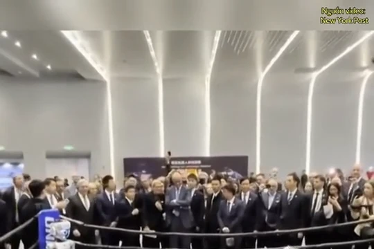 Trung Quốc phô diễn kỹ năng ấn tượng của Robot AI trước Thủ tướng Đức