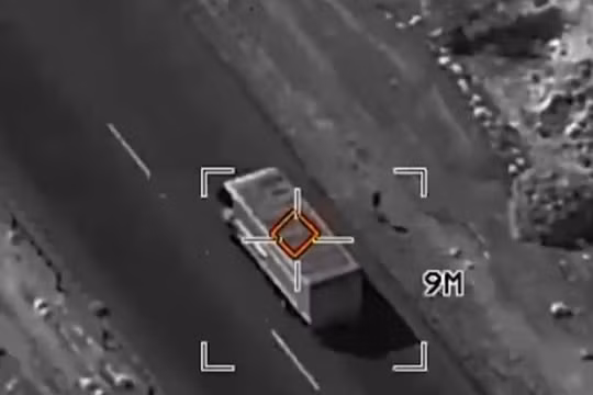 Mỹ tung video hủy diệt loạt phương tiện quân sự của Iran giữa lúc eo biển Hormuz bị siết chặt