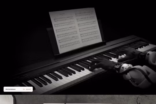 Robot biết nấu ăn, chơi piano: Genesis AI làm được những gì?