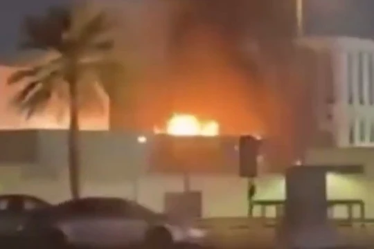 Máy bay không người lái tấn công bãi đậu xe lãnh sự quán Mỹ tại Dubai