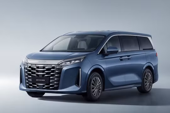 Những mẫu xe PHEV hạng sang vừa ra mắt khách hàng Việt