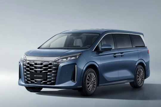 Những mẫu xe PHEV hạng sang vừa ra mắt khách hàng Việt