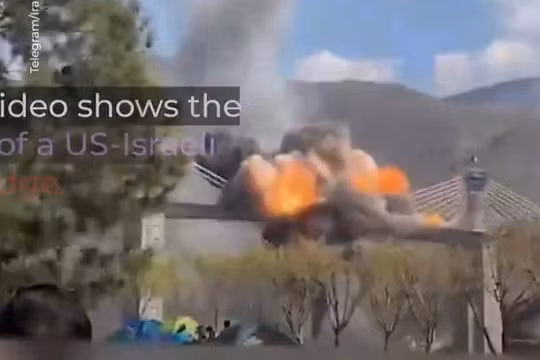 Khoảnh khắc Mỹ-Israel phá hủy cây cầu cao nhất Trung Đông, khói lửa nghi ngút