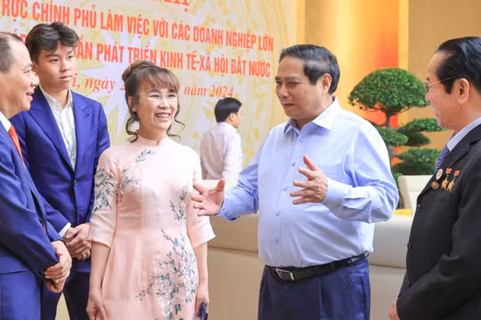 Thủ tướng Chính phủ Phạm Minh Chính với các doanh nghiệp tư nhân tiêu biểu Việt Nam tại Hội nghị của Thường trực Chính phủ với các doanh nghiệp lớn về giải pháp góp phần phát triển kinh tế - xã hội đất nước sáng 21/9/2024.