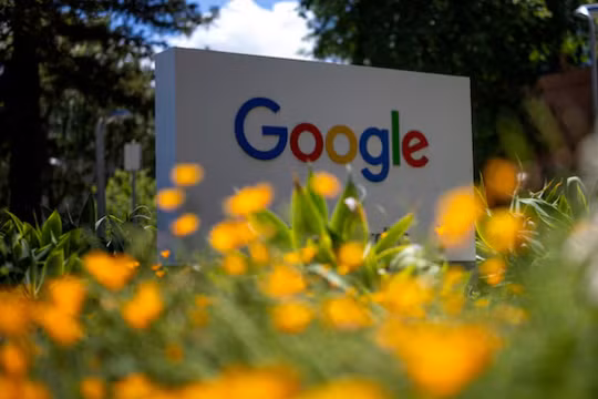 Alphabet đang tiến gần đến vị trí của Nvidia để trở thành công ty lớn nhất thế giới. Ảnh: Reuters.