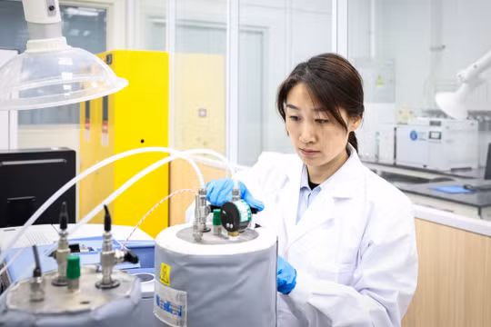 Trung Quốc tự chủ công nghệ sản xuất vật liệu siêu tinh khiết phục vụ chế tạo máy tính lượng tử. Ảnh: SCMP.