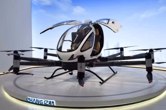Công ty khởi nghiệp máy bay không người lái EHang của Trung Quốc đã trở thành công ty đầu tiên tại Trung Quốc nhận được giấy phép hoạt động cho dịch vụ taxi bay. Ảnh: Nikkei Asia.