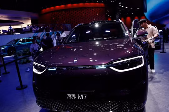 Một chiếc SUV Aito M7 được trưng bày tại Triển lãm Ô tô Bắc Kinh. Ảnh: Reuters.
