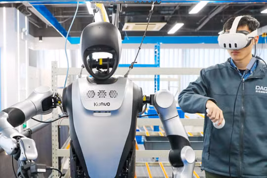 Tin nóng công nghệ 20/3: Trung Quốc điều khiển robot hình người bằng điện toán vệ tinh