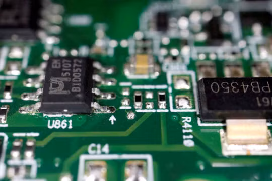 Heli là một nguyên liệu quan trọng trong quy trình sản xuất chip, được sử dụng để làm mát các tấm bán dẫn. Ảnh: Nikkei Asia.
